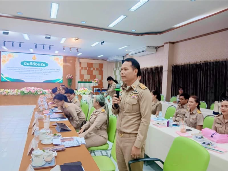 ต้อนรับและให้ข้อมูลกับคณะกรรมการ สพฐ. ที่ได้ลงพื้นที่ติดตามและประเมินผลการใช้งานระบบ Smart OBEC ภายใต้โครงการศึกษาการปฏิรูปดิจิทัลด้วย Cloud-Native และ Generative AI กรณีศึกษาระบบสำนักงานอิเล็กทรอนิกส์: Smart OBEC